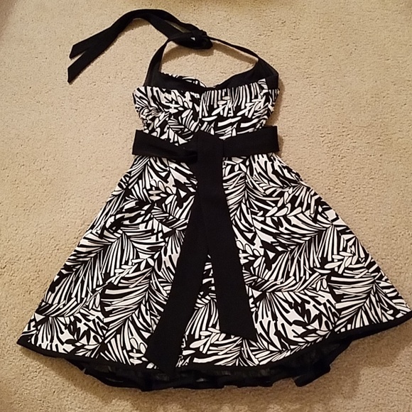 Youthful and fun dress! - Picture 3 of 3